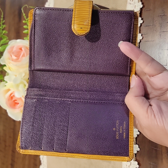 Authentic Louis Vuitton Epi yellow kisslock wallet - Picture 7 of 10